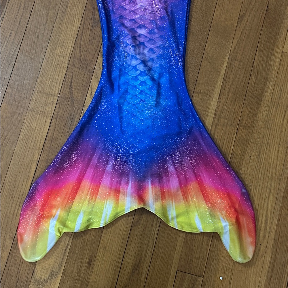 'Limited Edition' Adult Fin-Fun Mermaid Tail - Picture 4 of 7